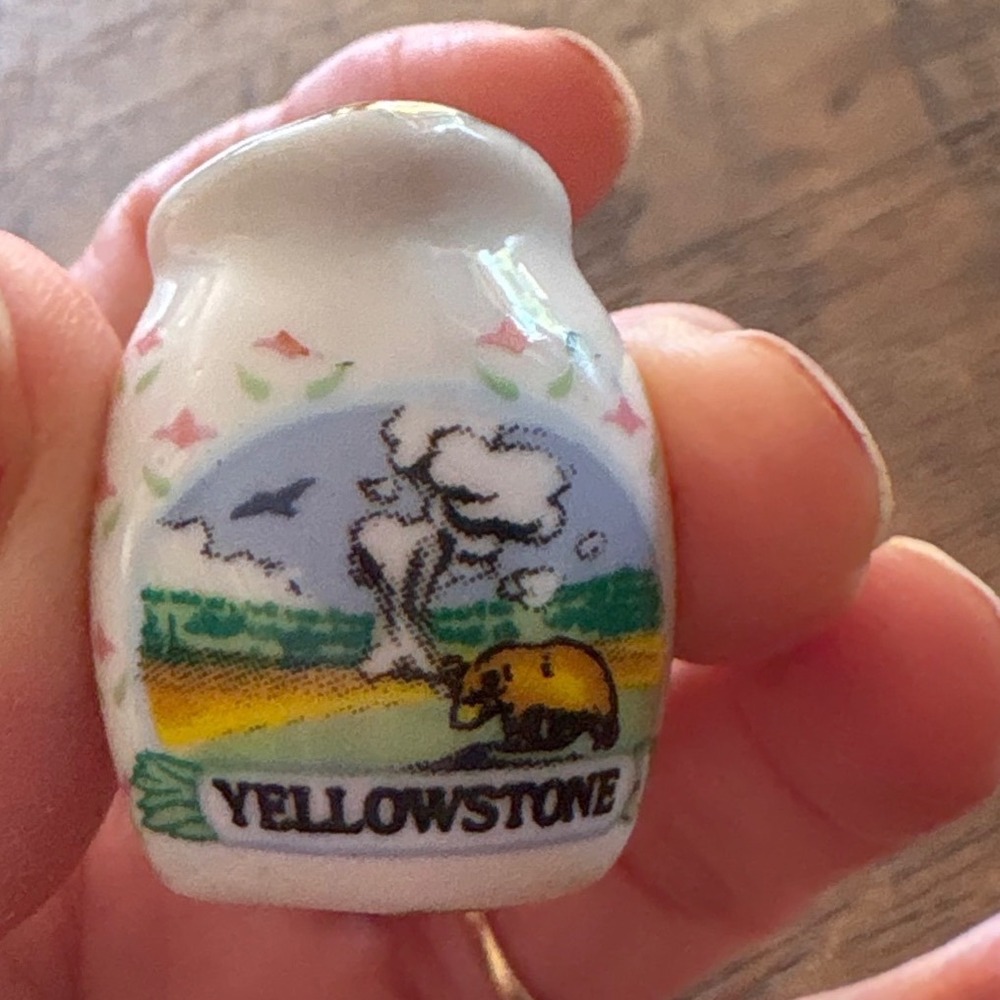 Yellowstone National Park Miniature Ceramic Pitcher Buffalo Geyser‎ Thimble